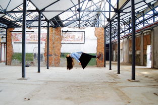 旧工厂的漂浮 镜头下的重生与诗意